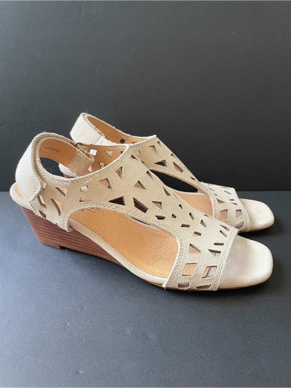 Women’s Walk With Me by Coldwater Creek Beige Suede Cutout Wedge Sandals Size 8
